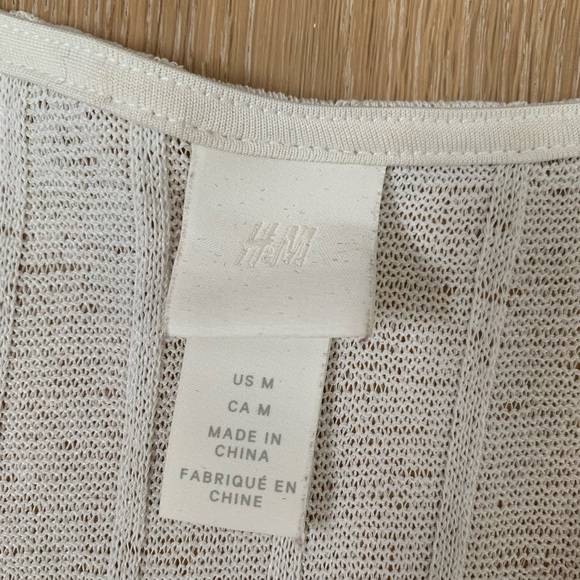 H&M Cream Flowy Top size M - Picture 3 of 3